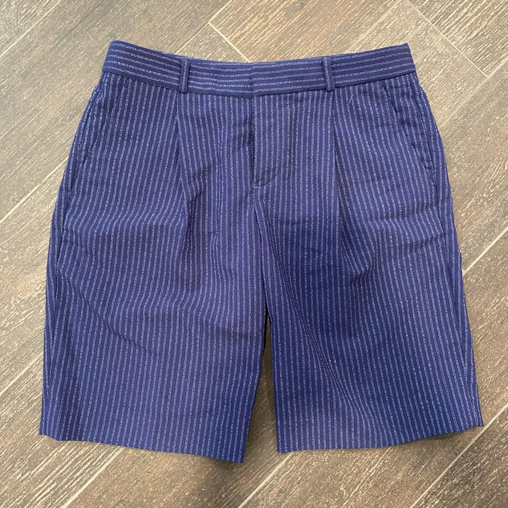 31” W, Navy and White Pinstripe Banana Republic Dress Shorts Size 0 EUC